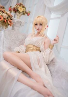 女明星一丝不一挂毛片_HDBD在线观看